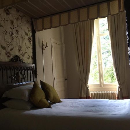 Chambres d'hotes Montbron Luchapt Exterior foto